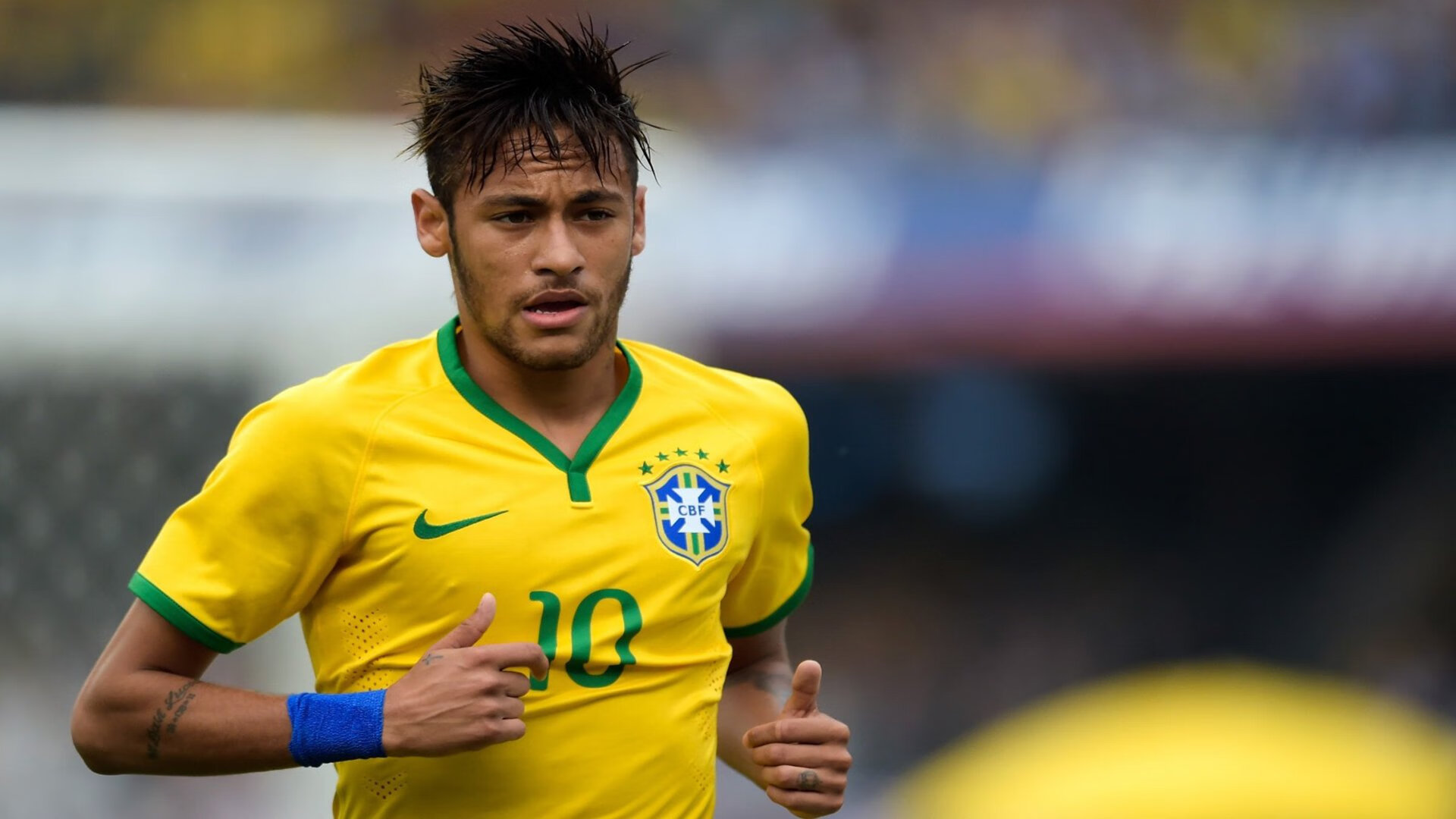 爱游戏体育官方网站-西甲高光瞬间：突破、任意球、悬念不断，历年西甲用球